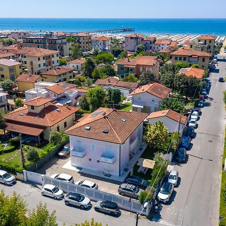 Villa Amelia Rooms Марина-ди-Пьетрасанта Экстерьер фото